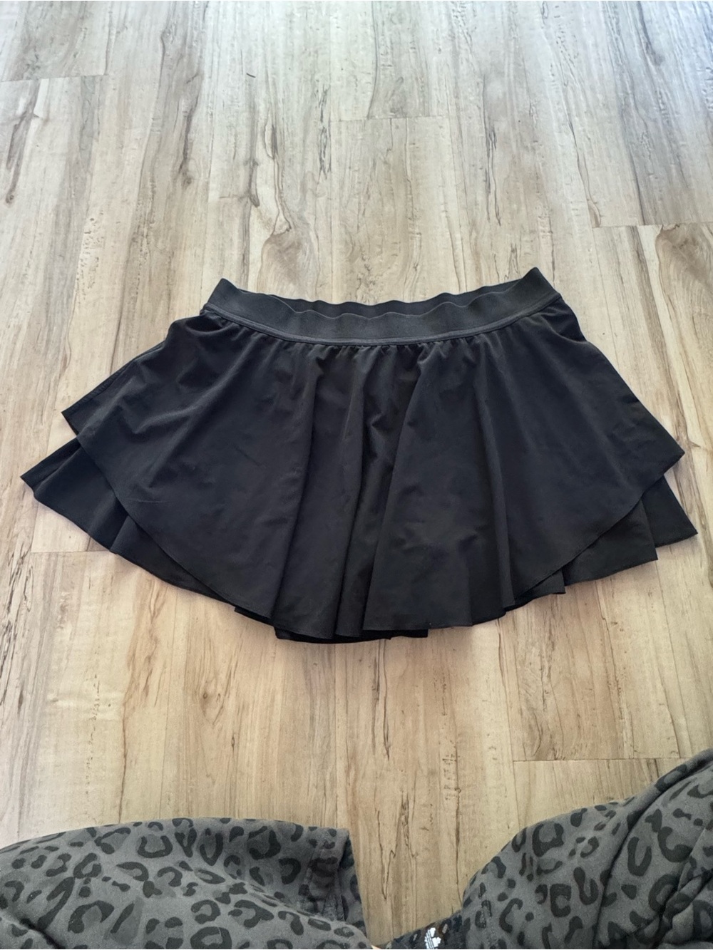 Women’s Lululemon Black Flared Mini skirt